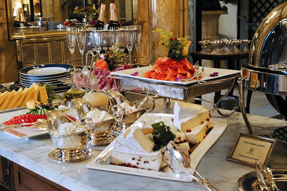 뷔페 아침 식사