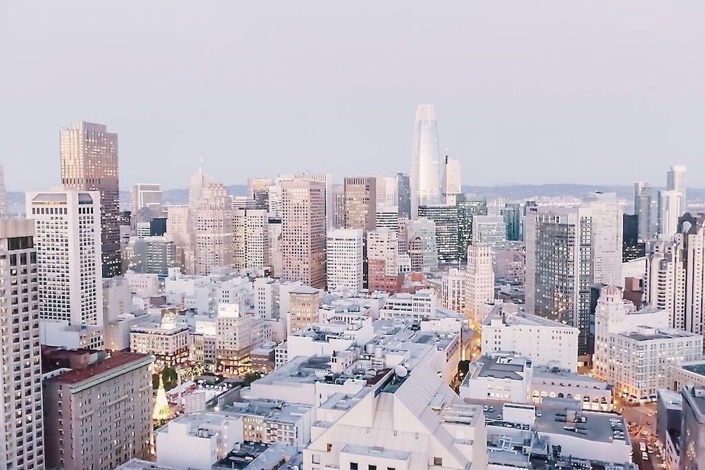 숙박 시설에서 보는 시내 전망