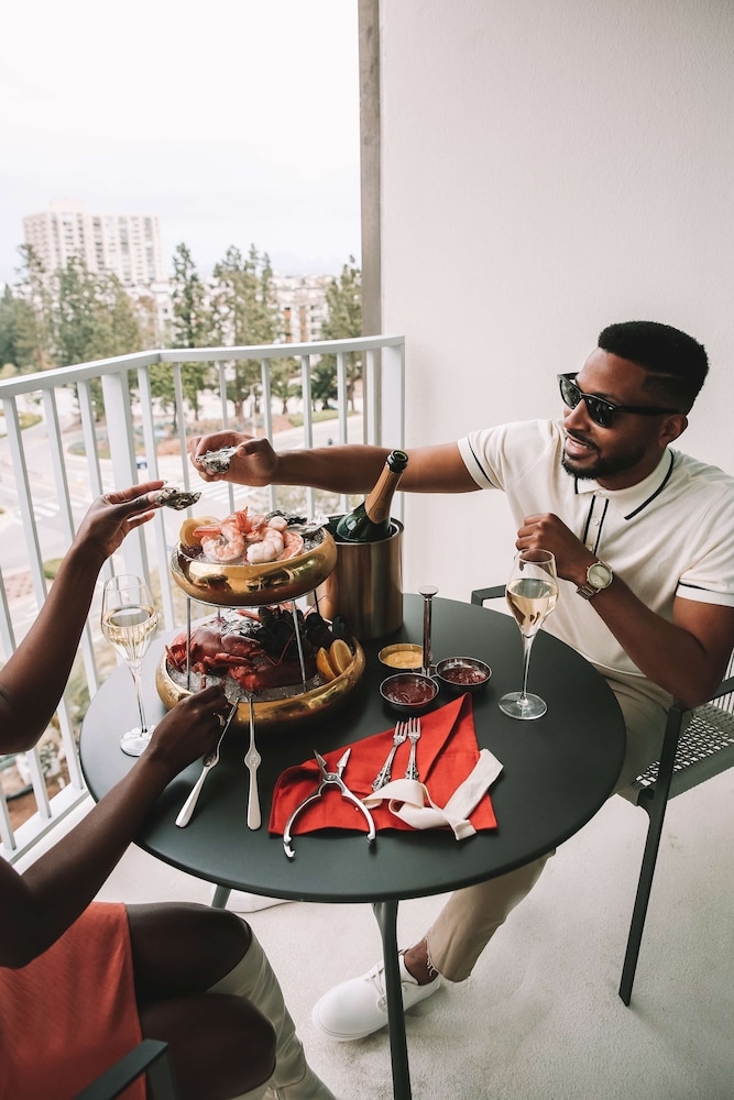 객실 내 식사 공간