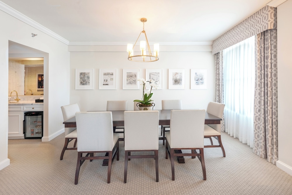 객실 내 식사 공간