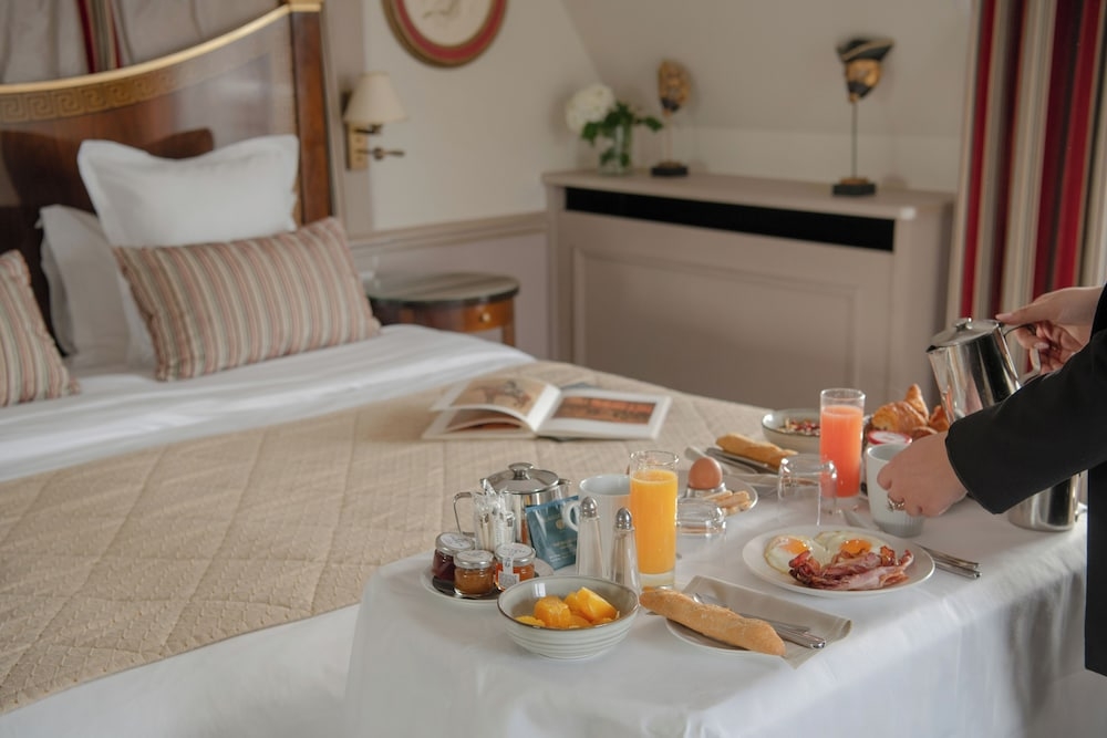 객실 내 식사 공간