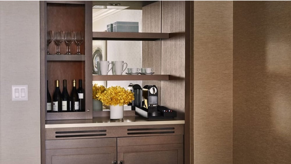 객실 내 식사 공간