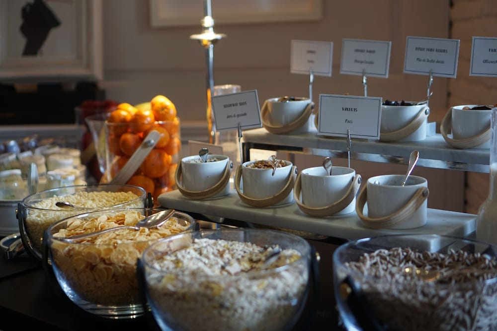 뷔페 아침 식사