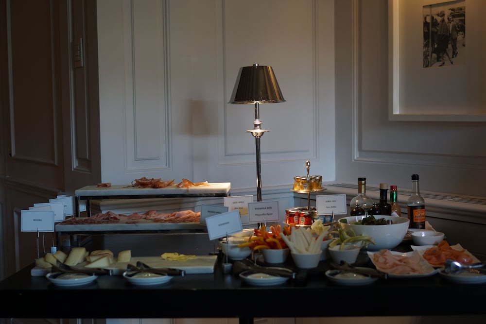 뷔페 아침 식사