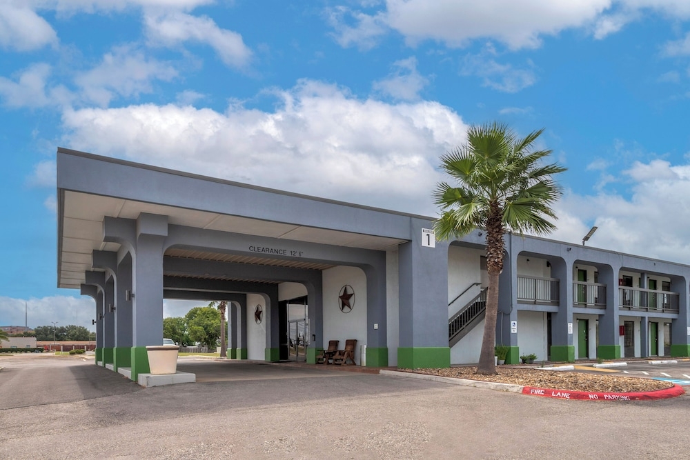 숙박 시설 정면