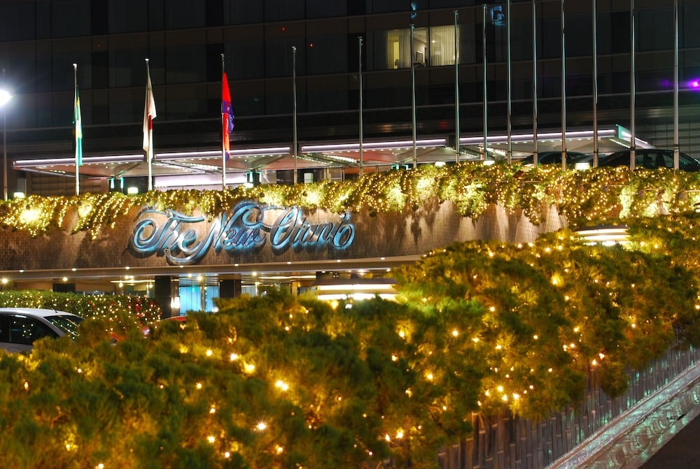 숙박 시설 정면 - 저녁/밤