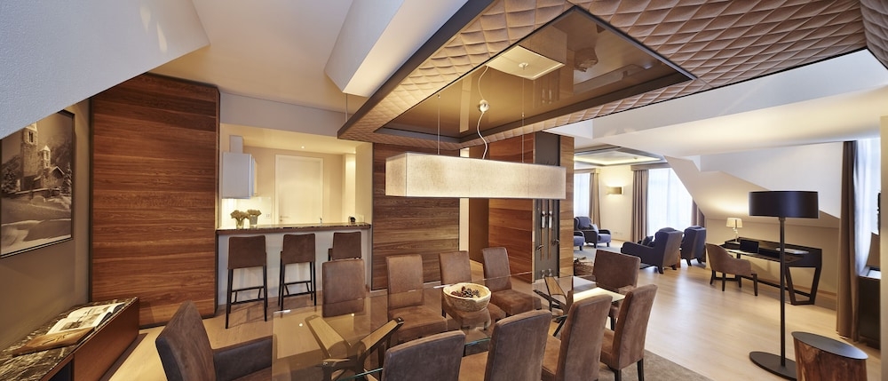 객실 내 식사 공간