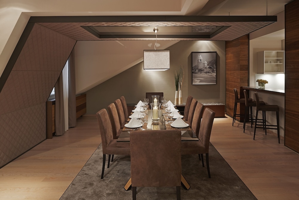 객실 내 식사 공간