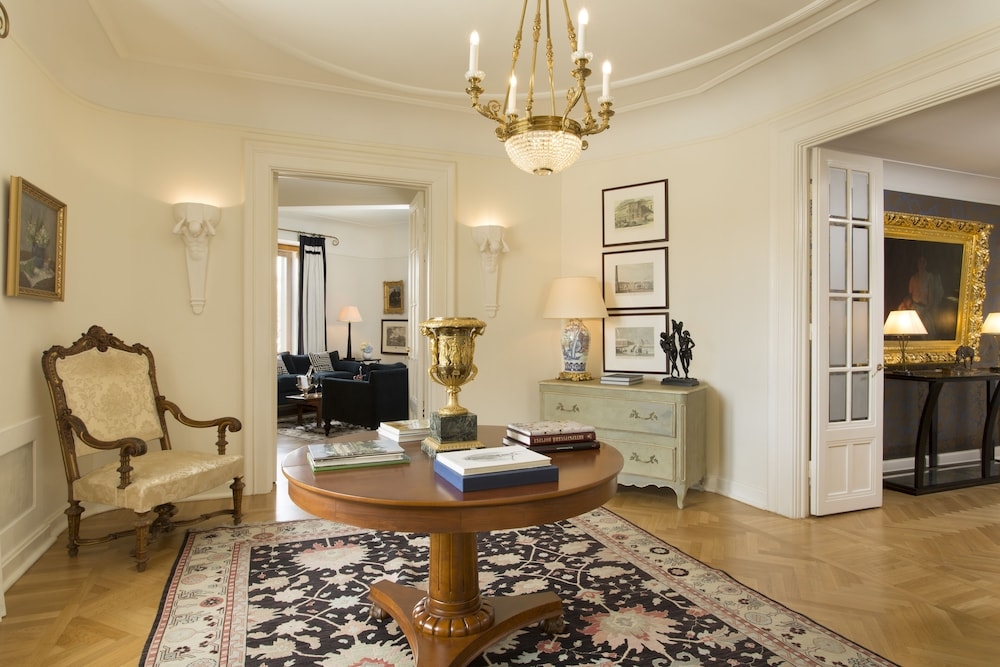 객실 내 식사 공간