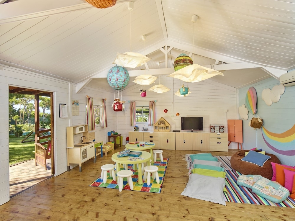 어린이 놀이 공간 - 실내