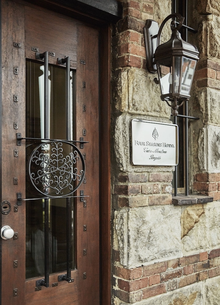 숙박 시설 입구