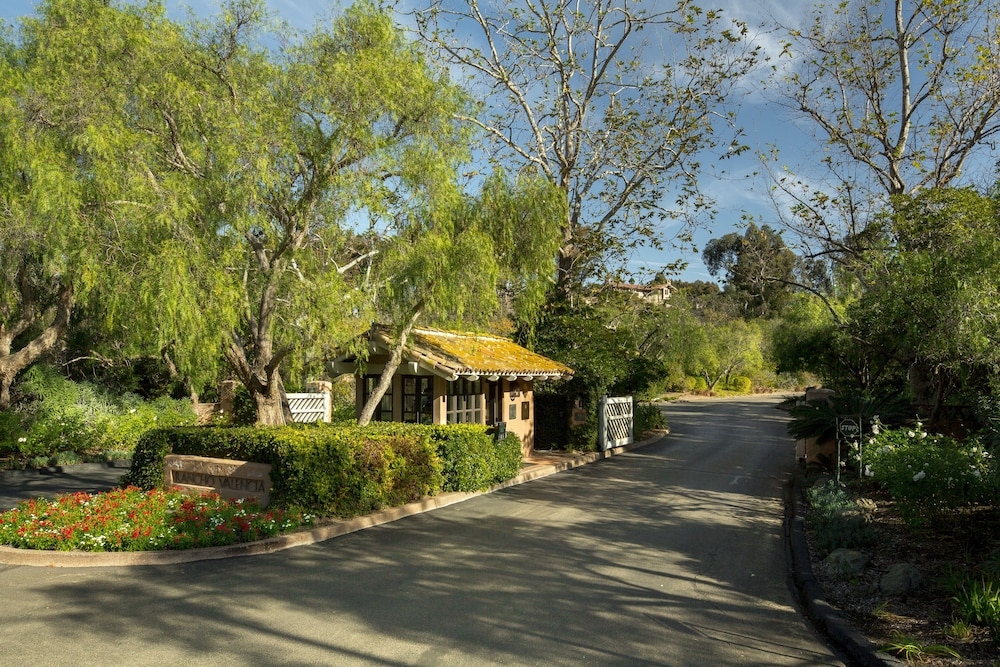 숙박 시설 입구