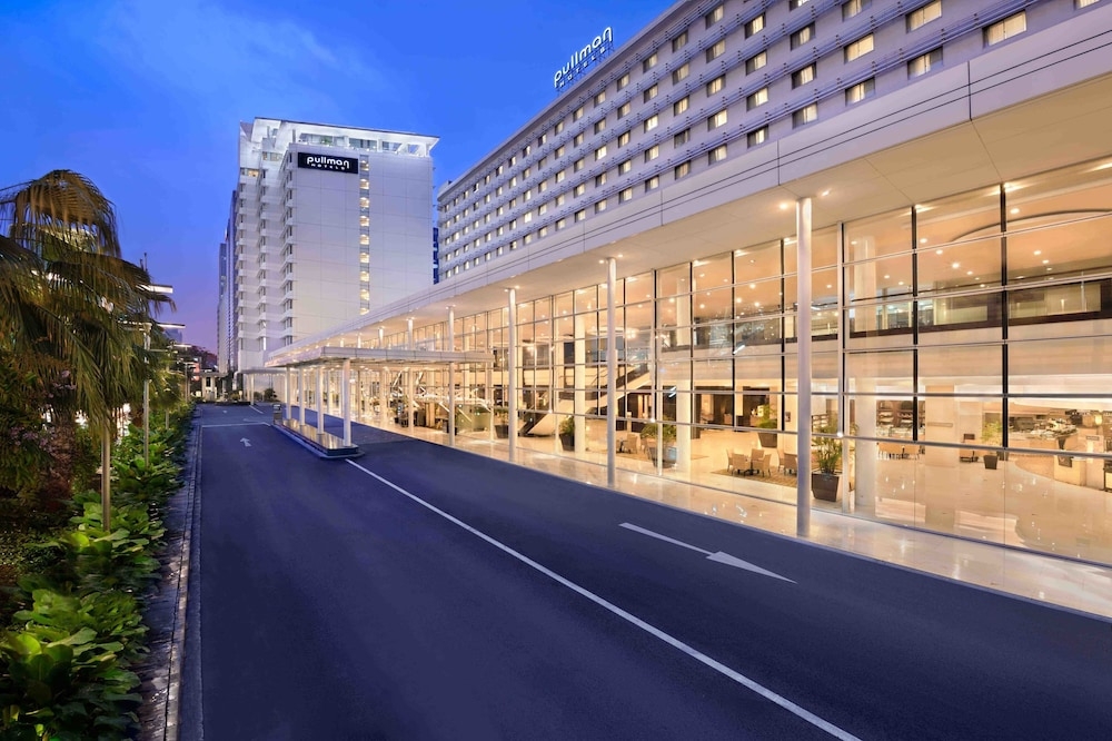 숙박 시설 정면 - 저녁/밤