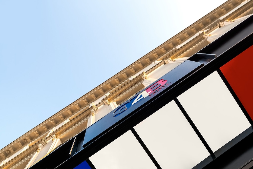 숙박 시설 입구