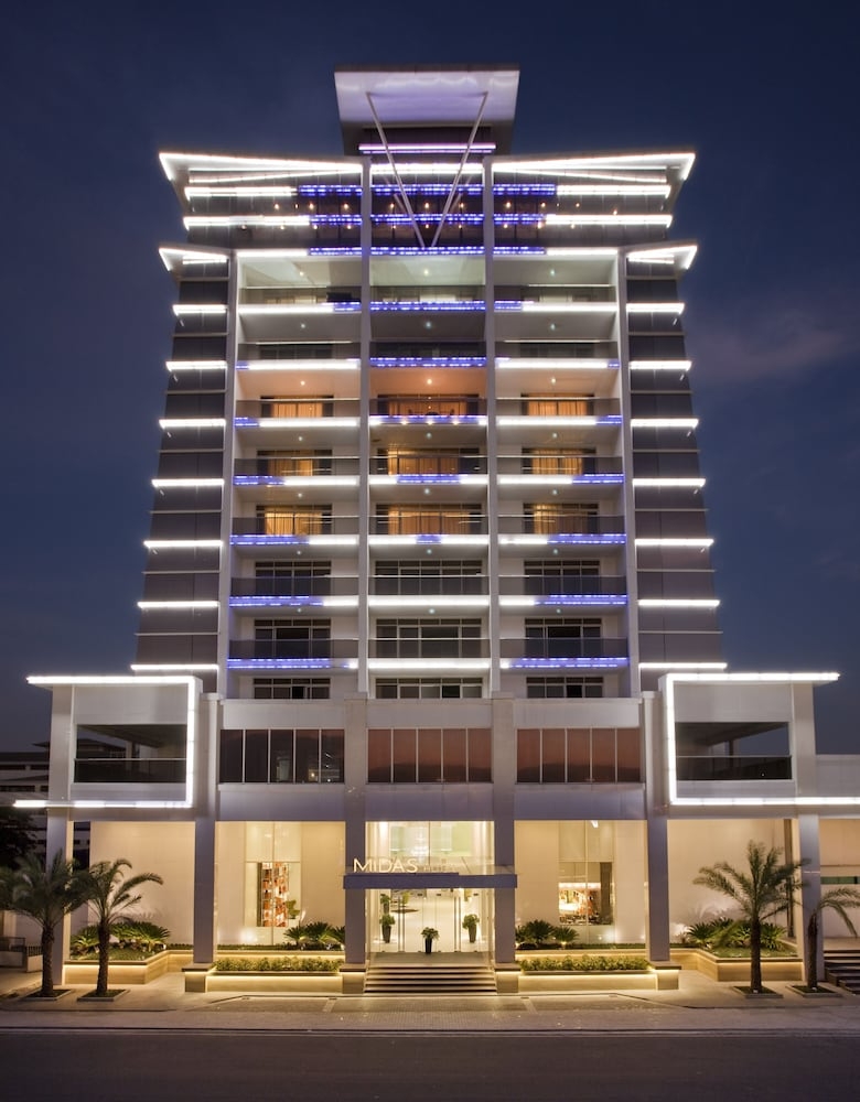 숙박 시설 정면 - 저녁/밤