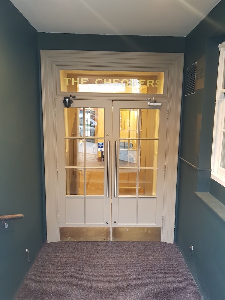 숙박 시설 입구