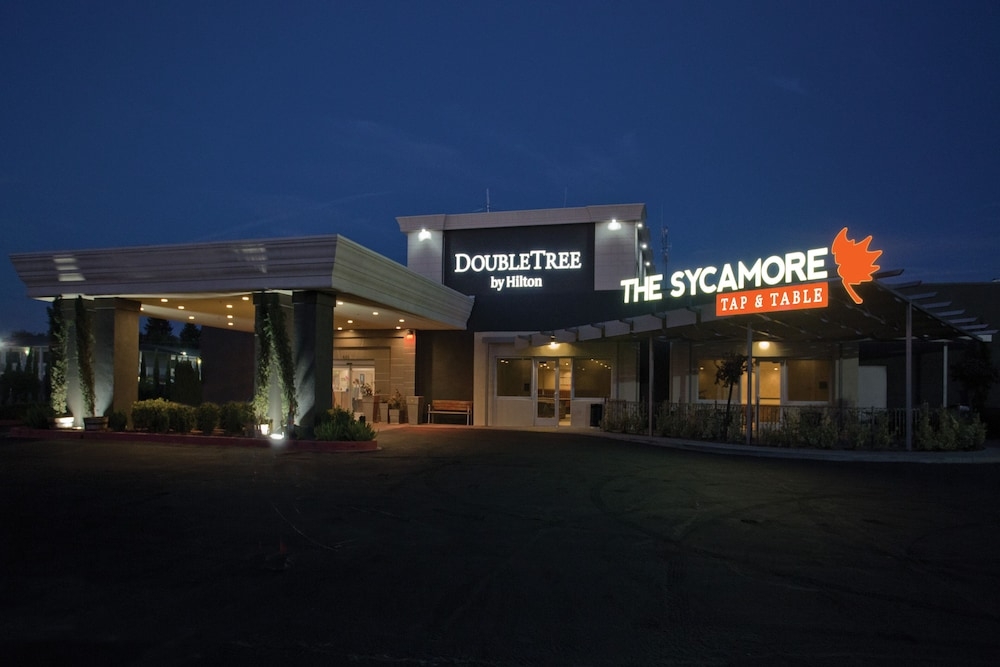 숙박 시설 입구