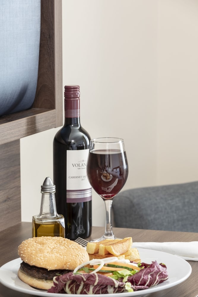 객실 내 식사 공간