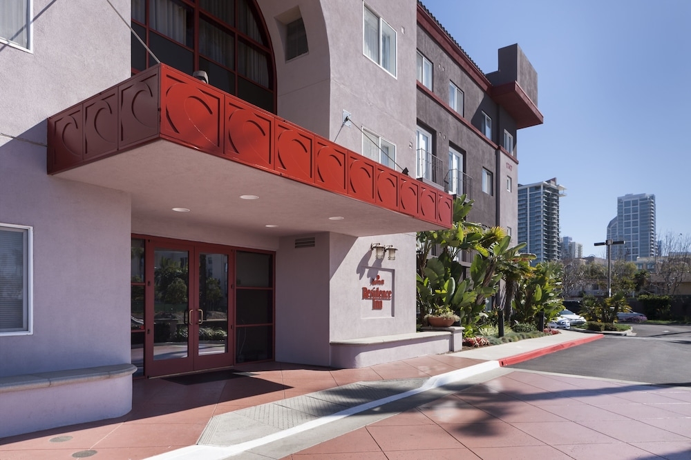 숙박 시설 입구