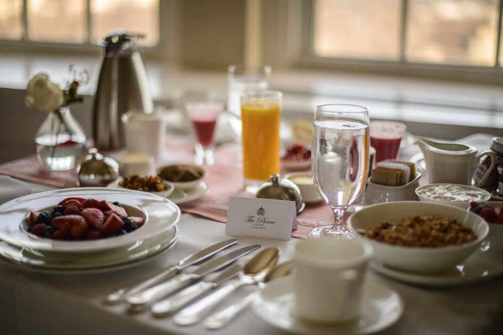 객실 내 식사 공간