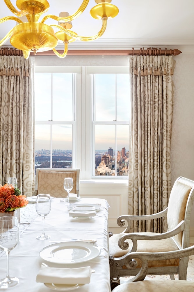 객실 내 식사 공간