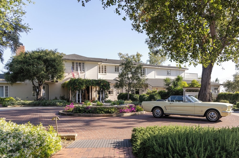 숙박 시설 정면