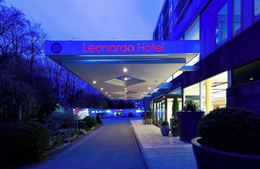 숙박 시설 정면 - 저녁/밤