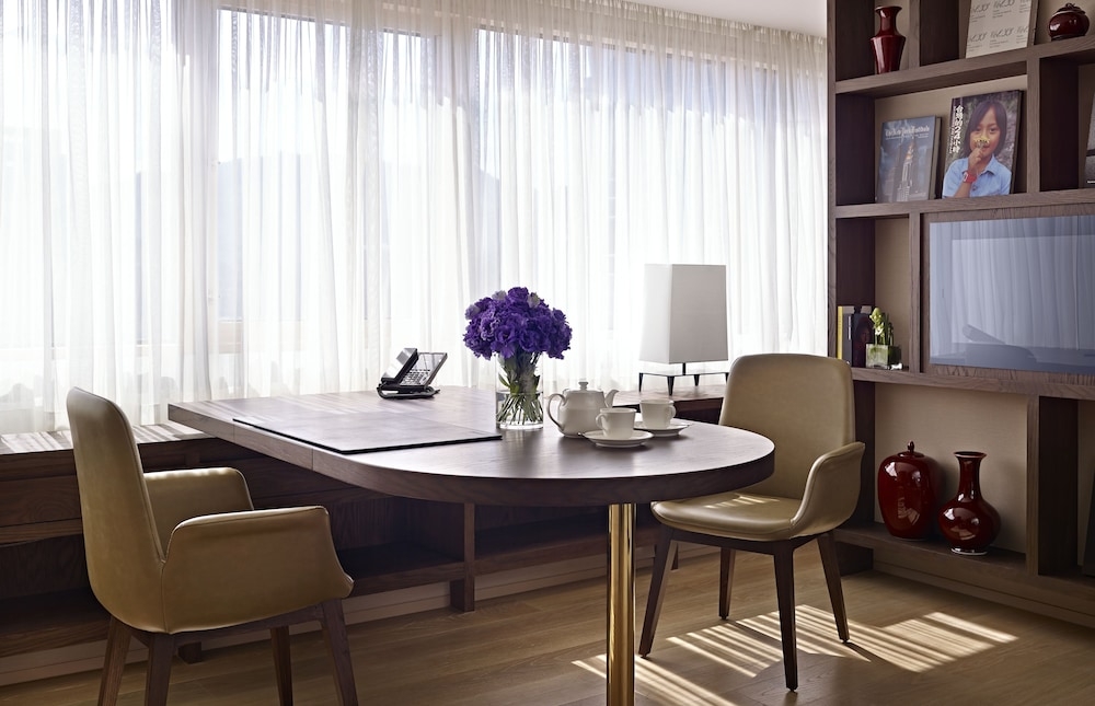 객실 내 식사 공간