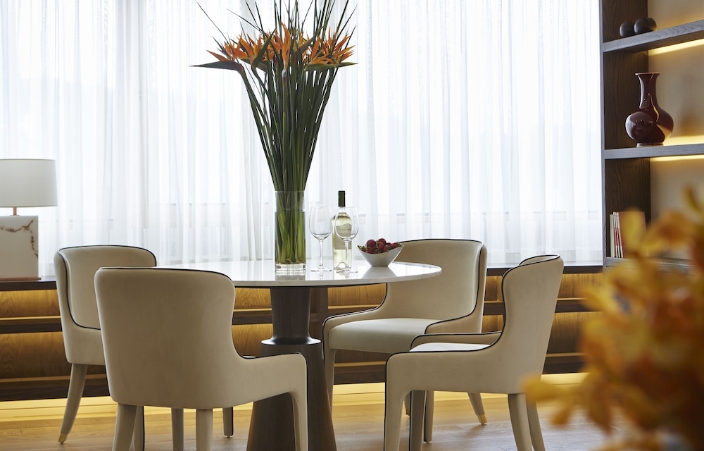 객실 내 식사 공간