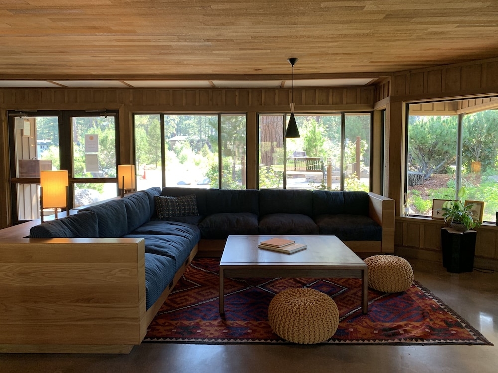 로비 좌석 공간