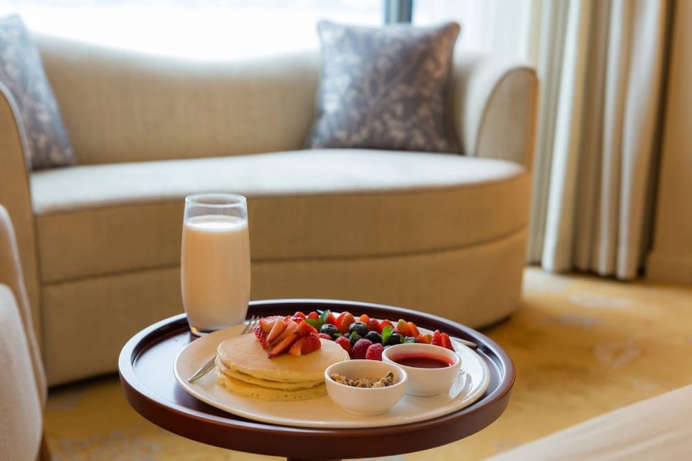 객실 내 식사 공간