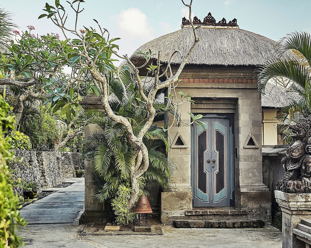 숙박 시설 입구