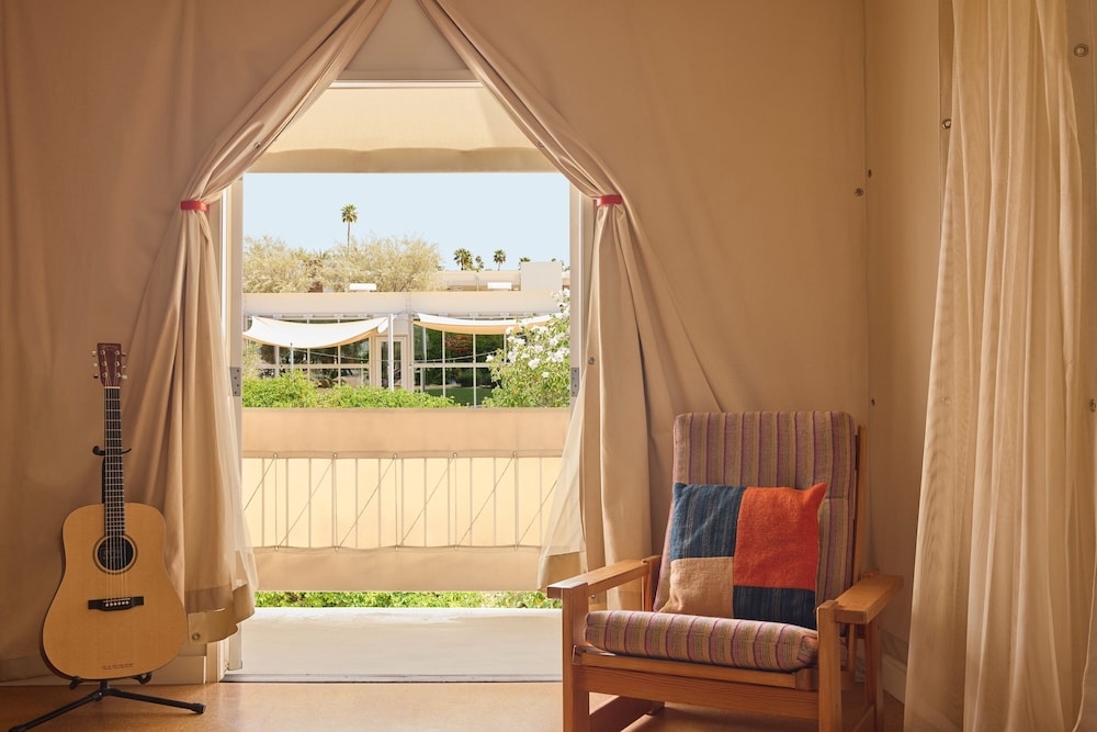 숙박 시설 입구