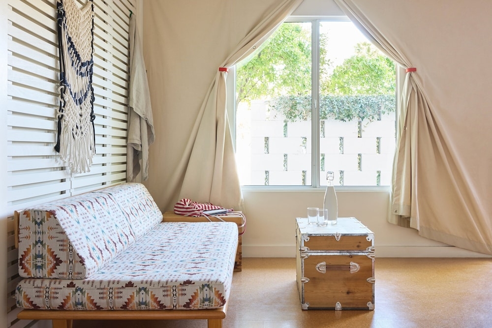 숙박 시설 입구