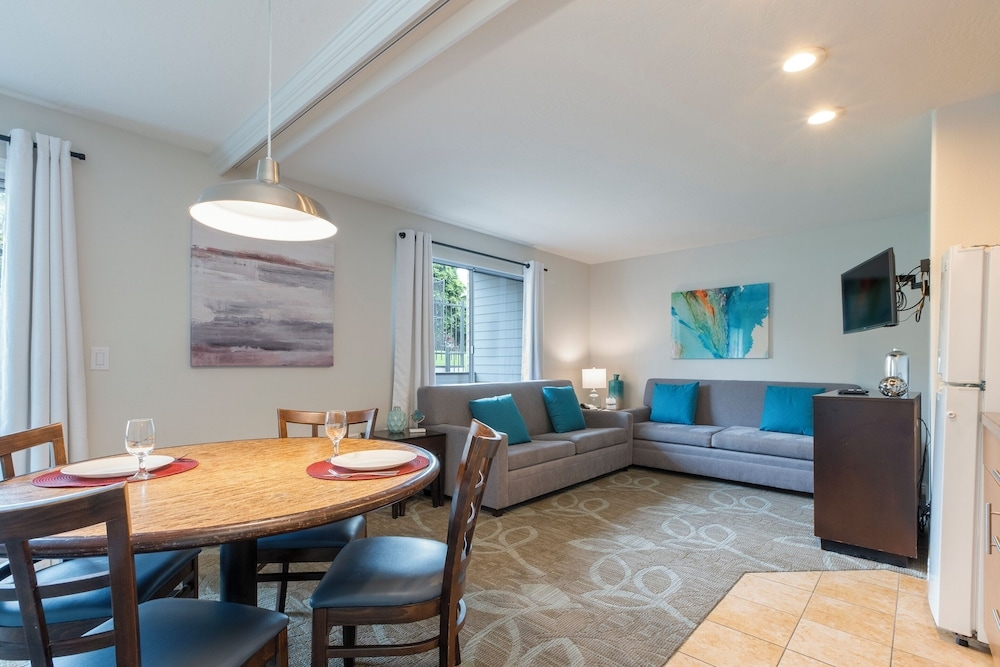 객실 내 식사 공간