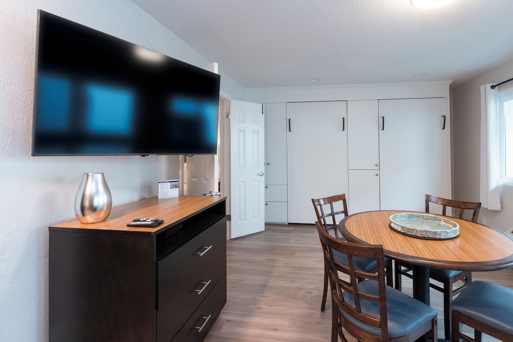 객실 내 식사 공간