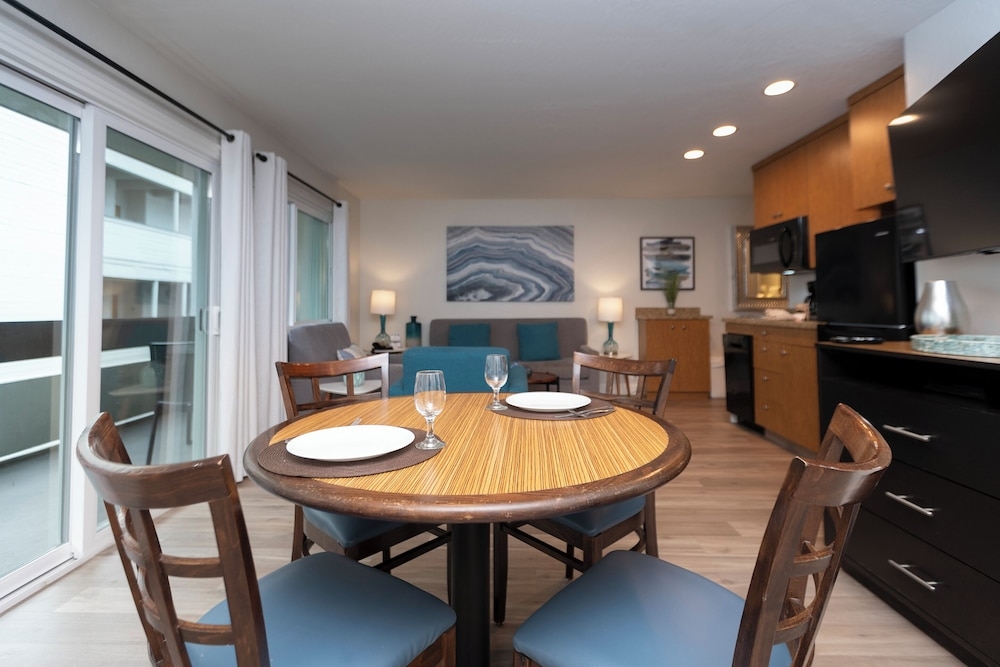 객실 내 식사 공간