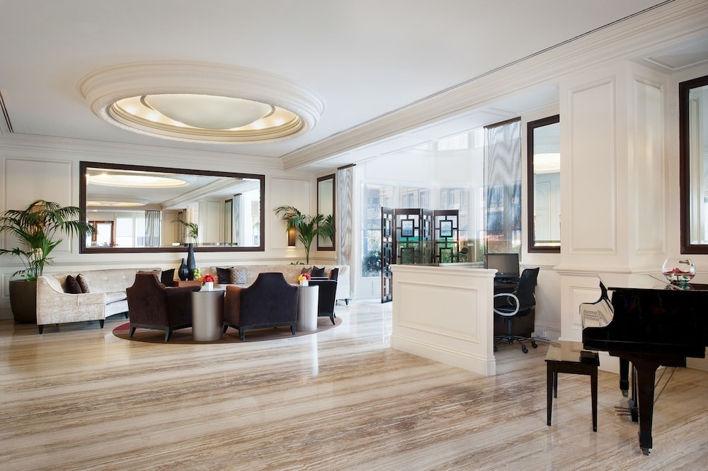 로비 좌석 공간