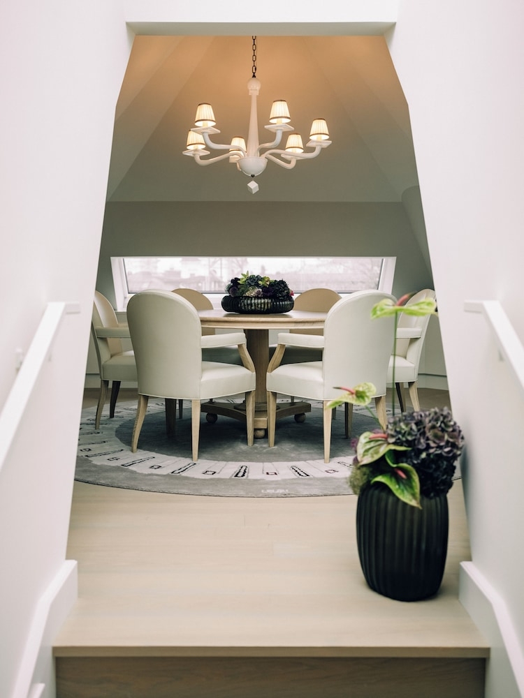 객실 내 식사 공간