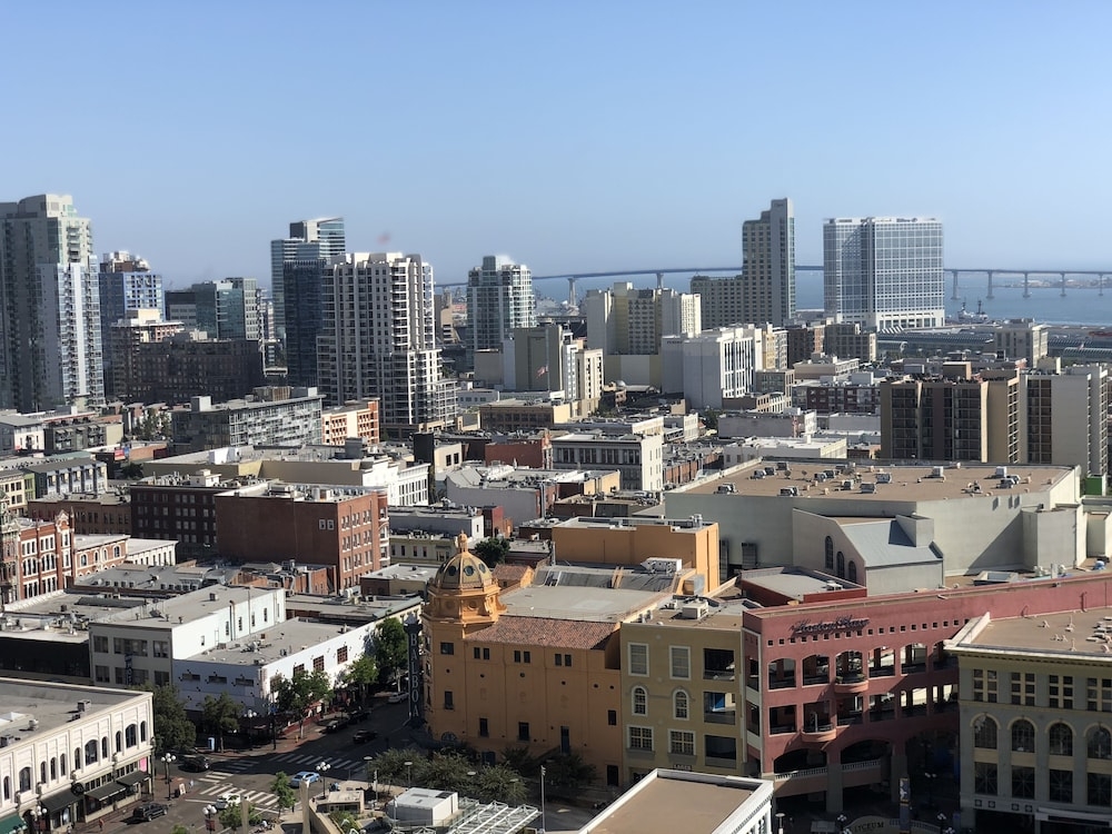 숙박 시설에서 보는 시내 전망