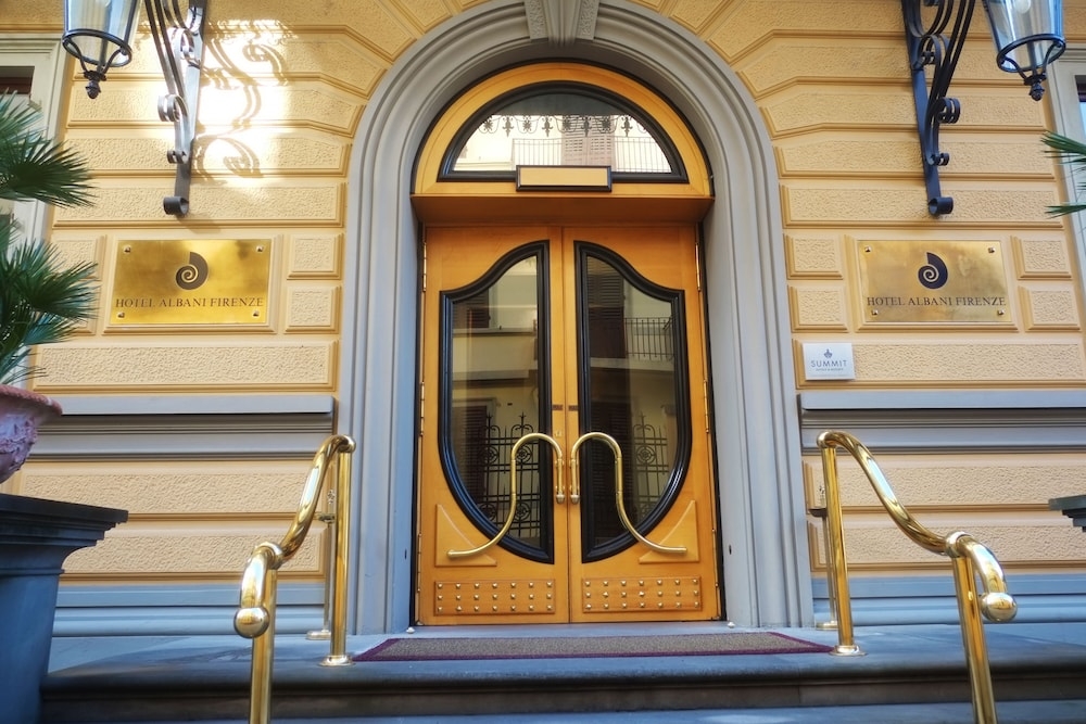 숙박 시설 입구