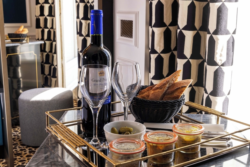 객실 내 식사 공간