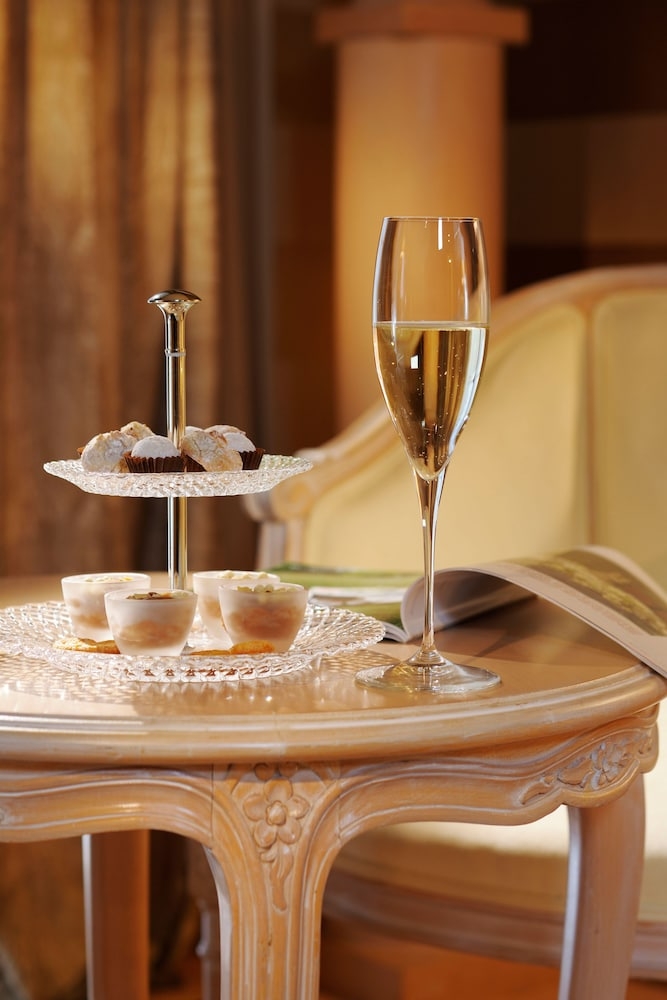 객실 내 식사 공간