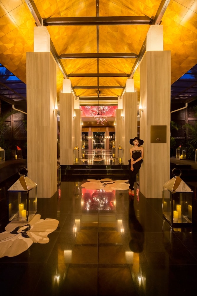 숙박 시설 정면 - 저녁/밤