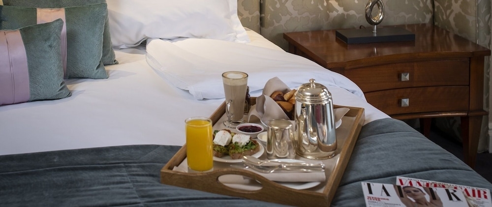 객실 내 식사 공간