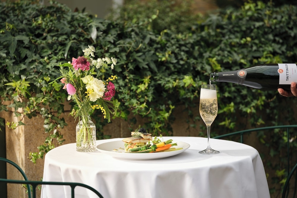 객실 내 식사 공간