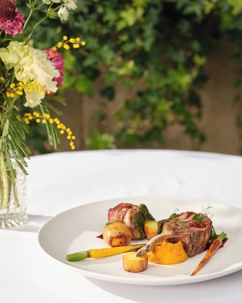 객실 내 식사 공간