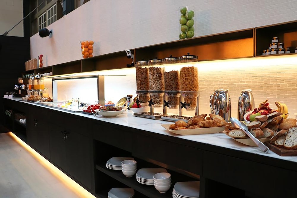 뷔페 아침 식사