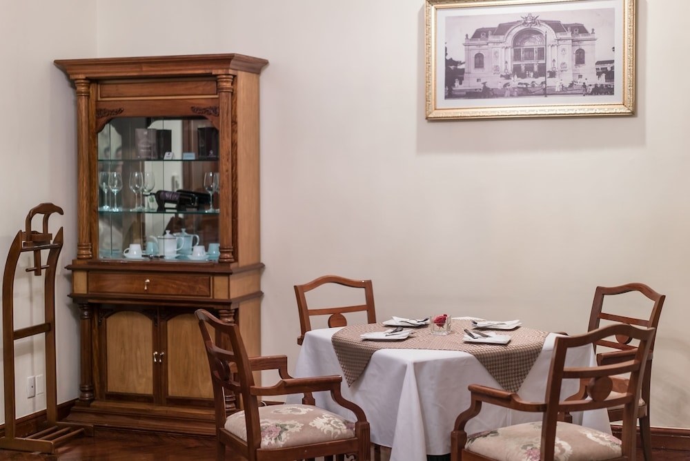 객실 내 식사 공간