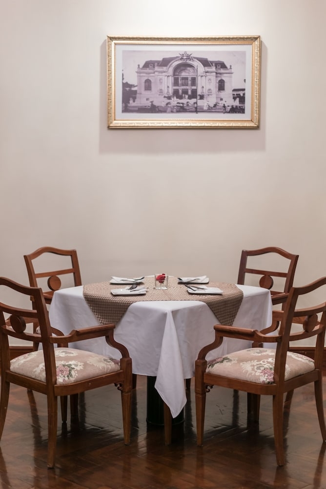 객실 내 식사 공간